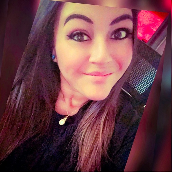 Laura, 36, in Columbus Ohio, just trying to pay for a wedding! - Picture 1 of 3